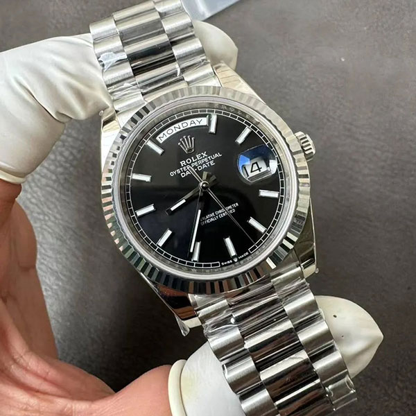 【加重版 RC製】ロレックスコピー時計 M228236-0003 デイデイト 40mm ブラック 高級感感じる